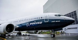 Boeing  .