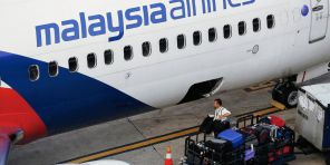 "Malaysia Airlines"         20 .