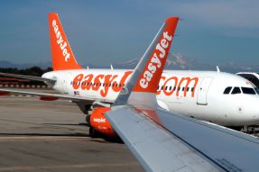  EasyJet       .